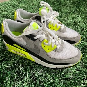 Size 7 Nike air maxes
